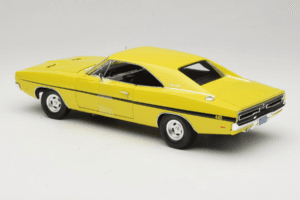 Dodge Charger R/T Jaune Dirty Mary Crazy Larry Auto World 1:18 AWSS101/06 Métal — image 7 sur 8