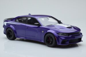 Dodge Charger Super Bee Violet GT Spirit 1:18 GT895 Résine — image 4 sur 6