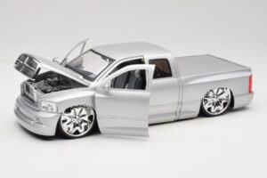 Dodge Ram Tuned Argent Jada 1:18 63162-SM Métal — image 2 sur 8