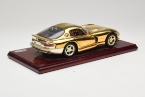 Dodge Viper GTS Gold Plated 23K Maisto 1:18 GP001 Métal — image 4 sur 8