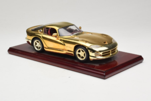 Dodge Viper GTS Gold Plated 23K Maisto 1:18 GP001 Métal — image 6 sur 8