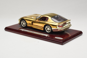 Dodge Viper GTS Gold Plated 23K Maisto 1:18 GP001 Métal — image 7 sur 8