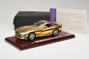 Dodge Viper GTS Gold Plated 23K Maisto 1:18 GP001 Métal — image 8 sur 8