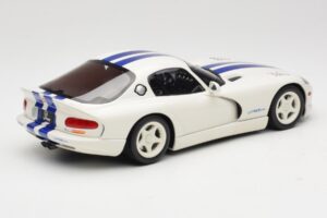 Dodge Viper GTS Stone White GT Spirit 1:18 GT940 Résine — image 2 sur 6