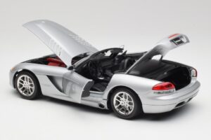 Dodge Viper SRT-10 Bright Argent Bburago 1:18 34908 Métal — image 5 sur 8