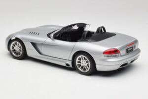 Dodge Viper SRT-10 Bright Argent Bburago 1:18 34908 Métal — image 7 sur 8