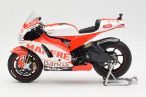 Ducati Desmosedici GP11 #8 H. Barbera Ducati MotoGP Team MotoGP 2011 Minichamps 1:12 123110008 Métal