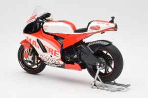 Ducati Desmosedici GP11 #8 H. Barbera Ducati MotoGP Team MotoGP 2011 Minichamps 1:12 123110008 Métal — image 5 sur 6