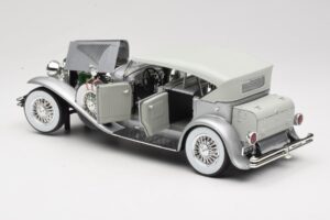 Duesenberg SJ Argent GreenLight 1:18 13525 Métal — image 5 sur 8