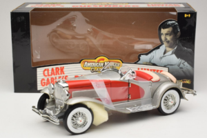 Duesenberg SJ Clark Gable's Car Argent Rouge ERTL 1:18 7962 Métal — image 6 sur 6