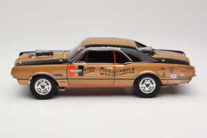 Oldsmobile 442 Hurst Hairy Olds Twin-Engine 4WD 1966 Highway 61 1:18 50089 Métal — image 4 sur 8