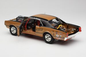 Oldsmobile 442 Hurst Hairy Olds Twin-Engine 4WD 1966 Highway 61 1:18 50089 Métal — image 5 sur 8