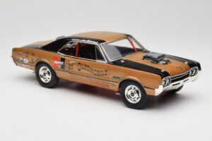 Oldsmobile 442 Hurst Hairy Olds Twin-Engine 4WD 1966 Highway 61 1:18 50089 Métal — image 6 sur 8