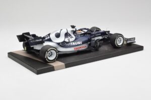 AlphaTauri AT02 #22 Y. Tsunoda Bahrain GP 2021 Minichamps 1:18 117210122 Métal — image 3 sur 6
