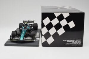 Aston Martin AMR22 Aramco #5 S. Vettel Abu Dhabi GP 2022 Last Race Collector's Edition Minichamps 1:18 117222205 Résine — image 6 sur 7