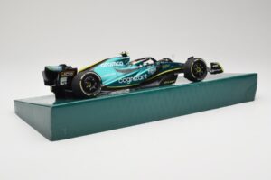 Aston Martin AMR22 #5 S. Vettel Last Race Abu Dhabi GP 2022 Minichamps 1:18 147222205 Résine — image 3 sur 7