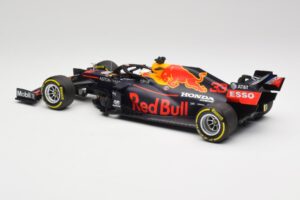 Aston Martin Red Bull Racing RB16 #33 M. Verstappen Abu Dhabi GP Winner 2020 Minichamps 1:18 110201733 Métal — image 5 sur 7