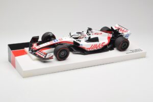Haas VF-22 #20 K. Magnussen Pole Position Brazil GP 2022 Minichamps 1:18 147222120 Métal — image 2 sur 7