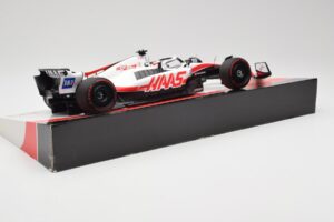 Haas VF-22 #20 K. Magnussen Pole Position Brazil GP 2022 Minichamps 1:18 147222120 Métal — image 3 sur 7