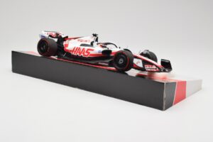 Haas VF-22 #20 K. Magnussen Pole Position Brazil GP 2022 Minichamps 1:18 147222120 Métal — image 4 sur 7