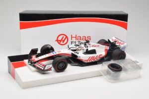 Haas VF-22 #20 K. Magnussen Pole Position Brazil GP 2022 Minichamps 1:18 147222120 Métal — image 7 sur 7