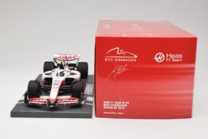 Haas VF-22 #47 M. Schumacher British GP 2022 Minichamps 1:18 117221047 Résine — image 6 sur 7