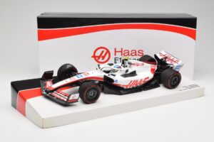 Haas VF-22 #47 M. Schumacher British GP Points 2022 Minichamps 1:18 147221047 Métal — image 6 sur 6