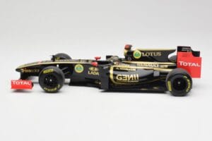 Lotus Renault GP R31 #10 B. Senna F1 2011 Minichamps 1:18 150110079-C1 Métal — image 3 sur 7
