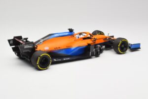 McLaren MCL35M #3 D. Ricciardo Bahrain GP 2021 Minichamps 1:18 530211803 Métal — image 2 sur 7