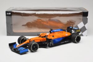 McLaren MCL35M #3 D. Ricciardo Italian GP Winner 2021 Minichamps 1:18 530213303 Résine — image 7 sur 7
