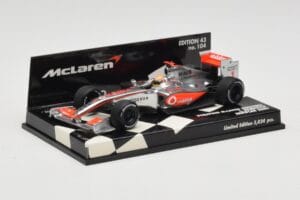 McLaren Mercedes MP4-24 #1 L. Hamilton Showcar 2009 Minichamps 1:43 530094371 Métal — image 2 sur 5