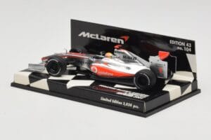 McLaren Mercedes MP4-24 #1 L. Hamilton Showcar 2009 Minichamps 1:43 530094371 Métal — image 3 sur 5
