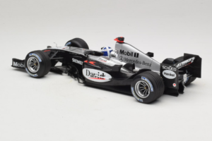 McLaren MP4/19 Mercedes D. Coulthard F1 2004 Minichamps 1:18 530041805 Métal — image 5 sur 7