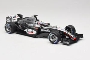 McLaren MP4/19 Mercedes K. Raikkonen F1 2004 Minichamps 1:18 530041806 Métal — image 4 sur 7