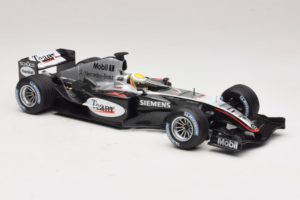 McLaren MP4/19 Mercedes L. Hamilton Autosport Young Driver Test Silverstone 2004 Minichamps 1:18 530044418 Métal — image 4 sur 7