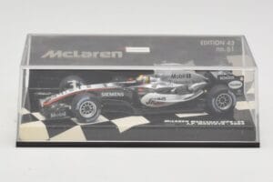 McLaren Mercedes MP4-20 #10 J-P. Montoya Race Car 2005 Minichamps 1:43 530054310 Métal — image 5 sur 5