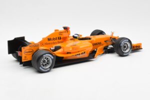 McLaren Mercedes MP4-20 P. de la Rosa F1 Test Car 2005 Minichamps 1:18 B66962343 Métal — image 2 sur 6