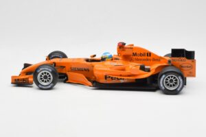 McLaren Mercedes MP4-20 P. de la Rosa F1 Test Car 2006 Minichamps 1:18 PEDRO001 Métal — image 3 sur 6