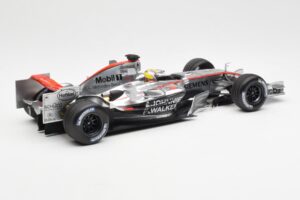 McLaren Mercedes MP4-21 #4 J.P. Montoya F1 2006 Minichamps 1:18 530061804 Métal — image 2 sur 6