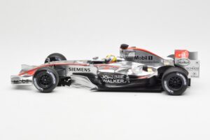 McLaren Mercedes MP4-21 #4 J.P. Montoya F1 2006 Minichamps 1:18 530061804 Métal — image 3 sur 6