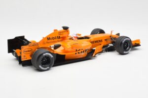 McLaren MP4-21 Mercedes #3 K. Raikkonen Interim Livery 2006 Minichamps 1:18 530061873 Métal — image 2 sur 6