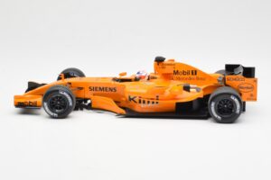 McLaren MP4-21 Mercedes #3 K. Raikkonen Interim Livery 2006 Minichamps 1:18 530061873 Métal — image 3 sur 6