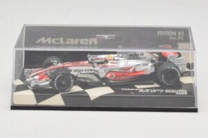 McLaren Mercedes MP4-23 #22 L. Hamilton Race Car 2008 Minichamps 1:43 530084322 Métal — image 5 sur 5