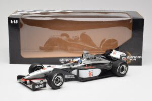 McLaren MP4/13 #8 M. Hakkinen F1 World Champion 1998 Minichamps 1:18 18690008 Métal — image 6 sur 7