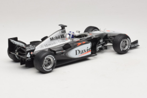 McLaren MP4-16 Mercedes #3 D. Coulthard F1 2001 Hot Wheels 1:18 50199 Métal — image 2 sur 6
