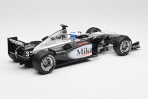 McLaren MP4-16 #4 M. Häkkinen F1 2001 Hot Wheels 1:18 50198 Métal — image 2 sur 6
