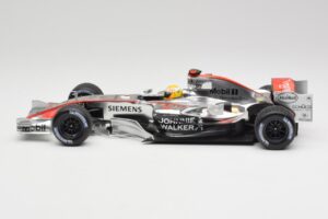 McLaren MP4-25 Mercedes #2 L. Hamilton Showcar 2010 Minichamps 1:18 110100006-R1 Métal — image 3 sur 6