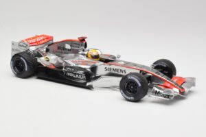 McLaren MP4-25 Mercedes #2 L. Hamilton Showcar 2010 Minichamps 1:18 110100006-R1 Métal — image 4 sur 6