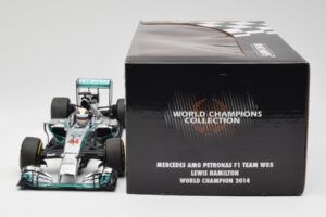 Mercedes AMG Petronas W05 #44 L. Hamilton F1 World Champion 2014 Minichamps 1:18 186140044 Métal — image 6 sur 7