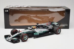 Mercedes AMG W08 EQ Power+ Petronas #44 L. Hamilton F1 World Champion 2017 Minichamps 1:18 186170044 Résine — image 7 sur 7
